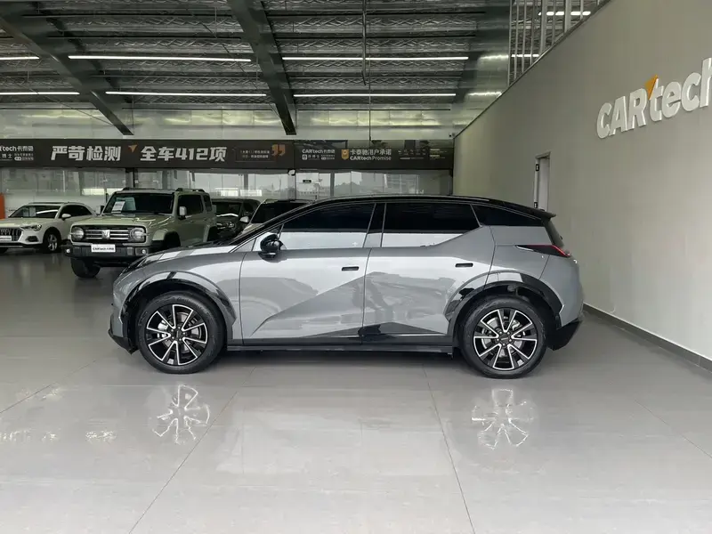 2025 Zeekr X с пробегом 16 000 км