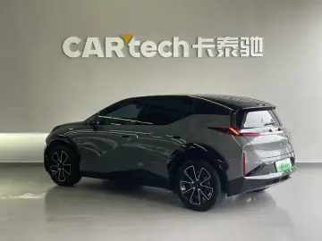 2025 Zeekr X с пробегом 16 000 км