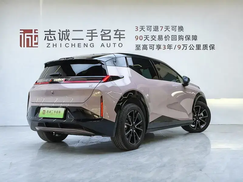 2025 Zeekr X с пробегом 10 400 км