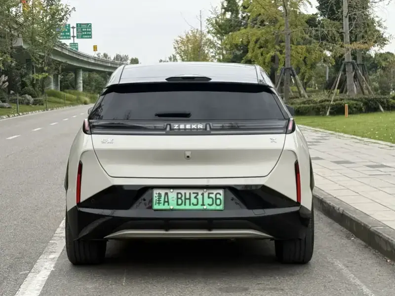 2025 Zeekr X с пробегом 5 000 км