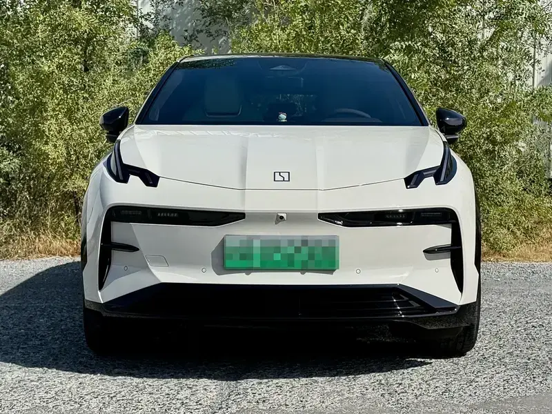 2025 Zeekr X с пробегом 15 000 км