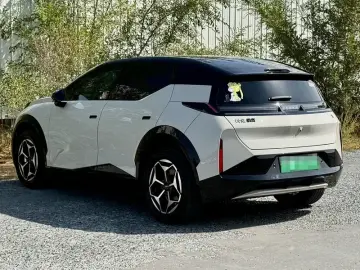 2025 Zeekr X с пробегом 15 000 км