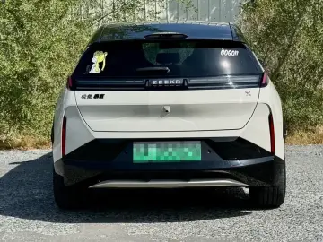 2025 Zeekr X с пробегом 15 000 км