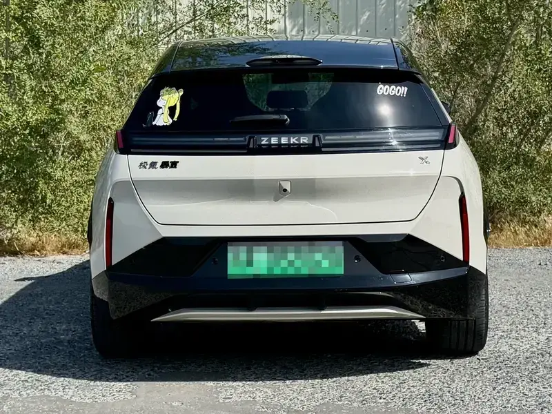 2025 Zeekr X с пробегом 15 000 км