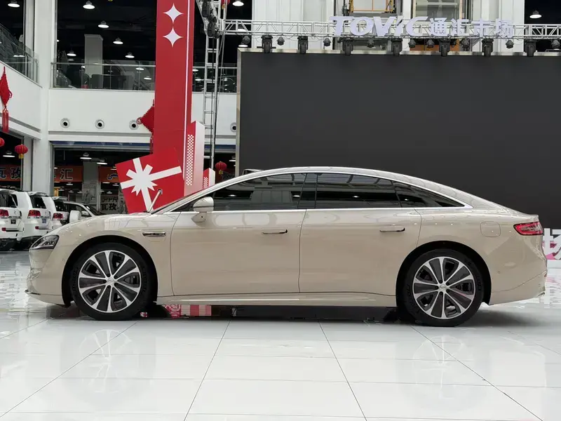 2025 Luxeed S7 с пробегом 19 000 км