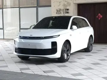 2025 Li Auto (Lixiang) L6 с пробегом 16 000 км
