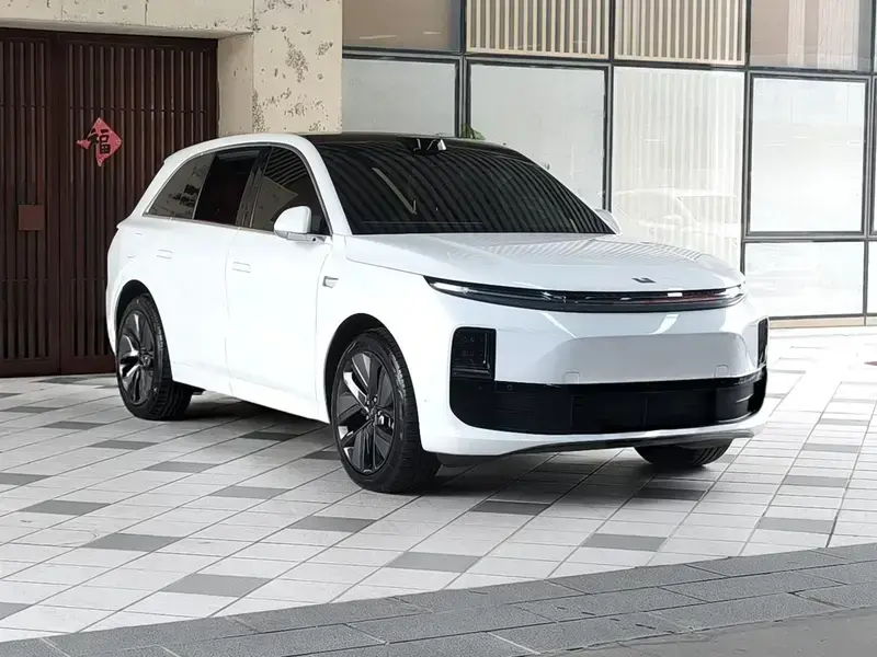 2025 Li Auto (Lixiang) L6 с пробегом 16 000 км