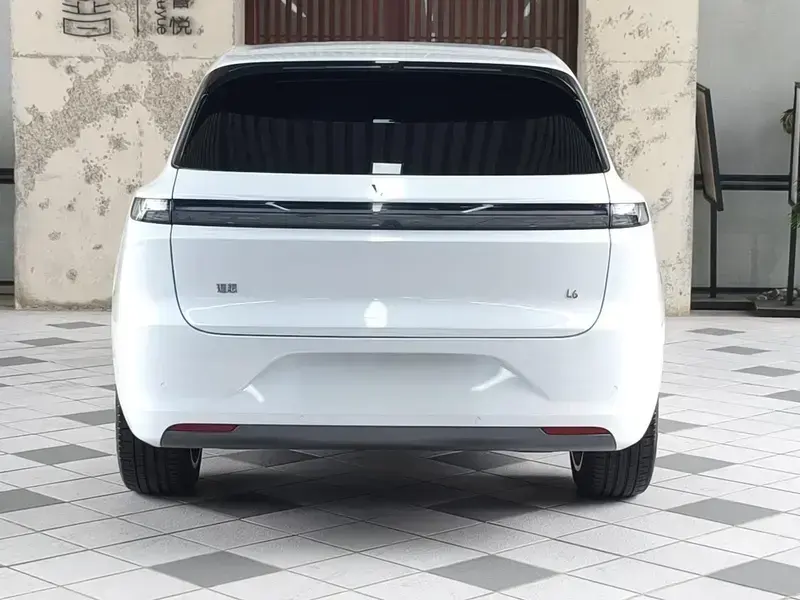 2025 Li Auto (Lixiang) L6 с пробегом 16 000 км