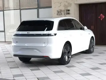 2025 Li Auto (Lixiang) L6 с пробегом 16 000 км