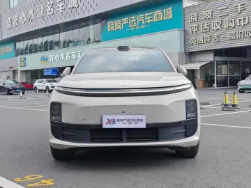 2024 Li Auto (Lixiang) L6 с пробегом 33 000 км