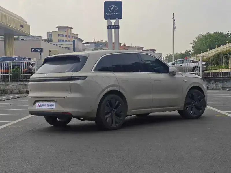 2024 Li Auto (Lixiang) L6 с пробегом 33 000 км