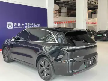2025 Li Auto (Lixiang) L6 с пробегом 39 000 км