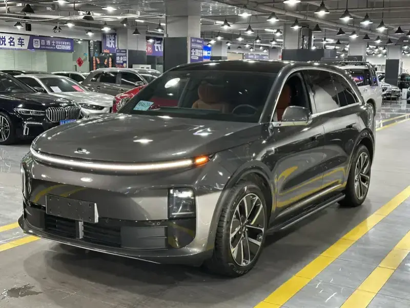 2024 Li Auto (Lixiang) L6 с пробегом 16 000 км