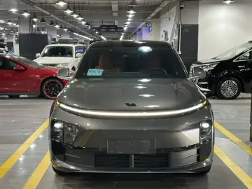 2024 Li Auto (Lixiang) L6 с пробегом 16 000 км