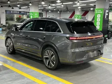 2024 Li Auto (Lixiang) L6 с пробегом 16 000 км