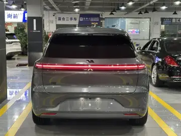 2024 Li Auto (Lixiang) L6 с пробегом 16 000 км