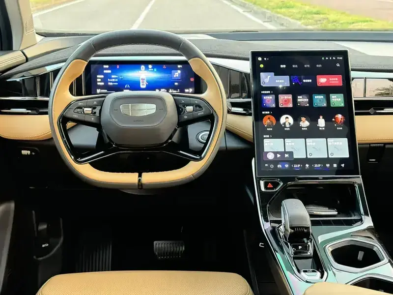 2023 Geely Boyue L с пробегом 29 000 км