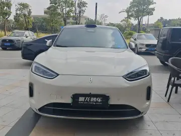2025 Aito M5 с пробегом 8 000 км