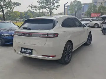2025 Aito M5 с пробегом 8 000 км