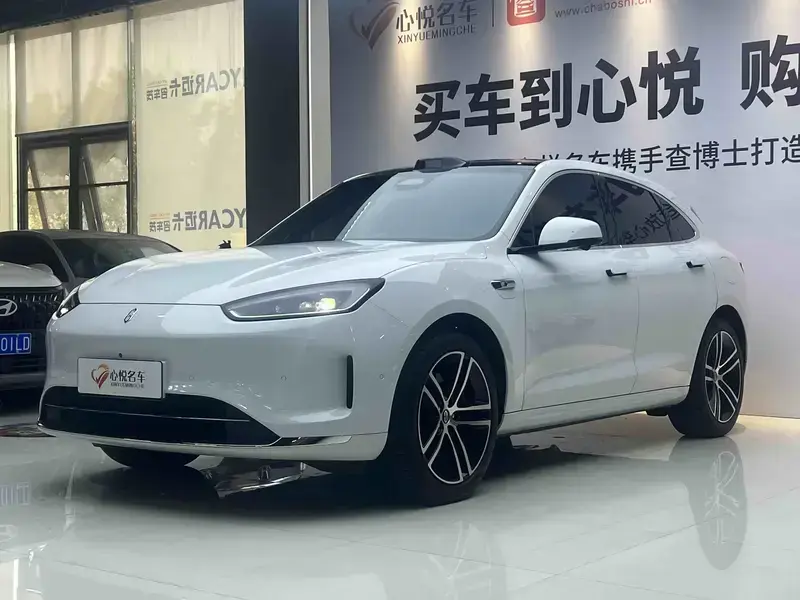 2025 Aito M5 с пробегом 14 000 км