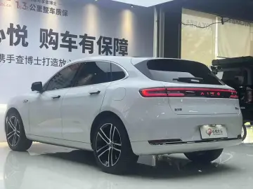 2025 Aito M5 с пробегом 14 000 км