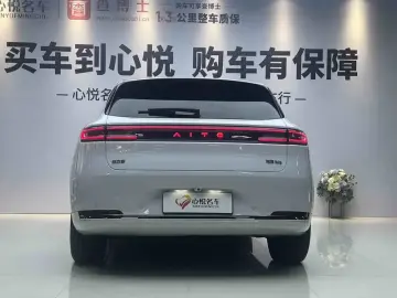 2025 Aito M5 с пробегом 14 000 км