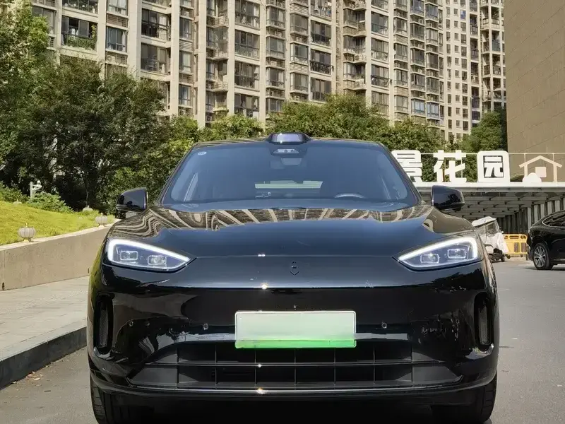 2025 Aito M5 с пробегом 11 000 км