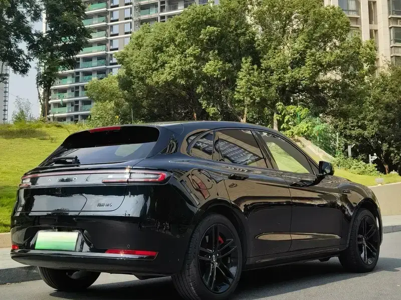 2025 Aito M5 с пробегом 11 000 км
