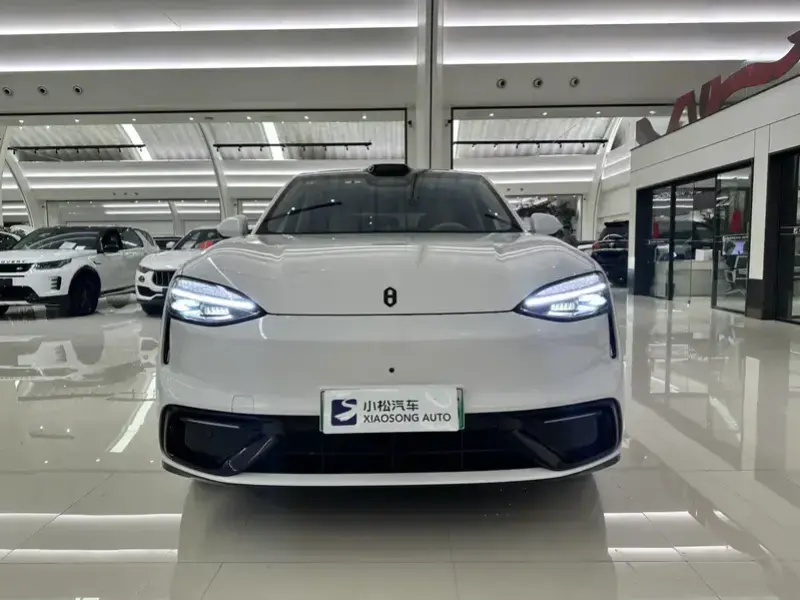 2026 Aito M6 с пробегом 12 400 км
