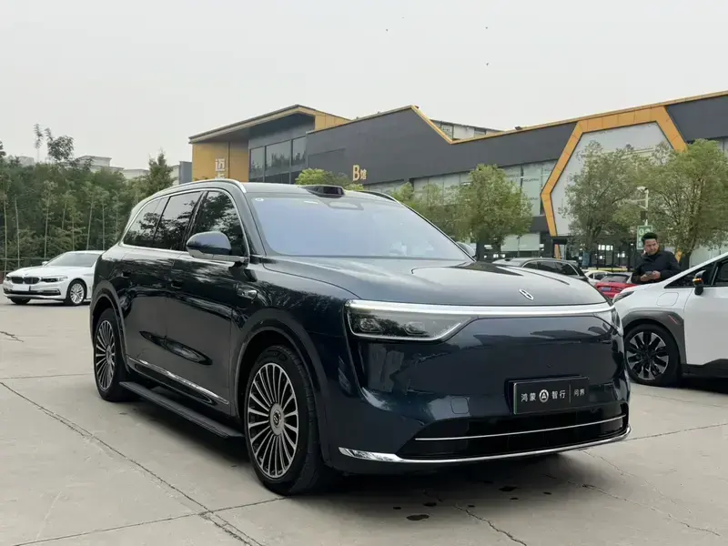 2025 Aito M8 с пробегом 25 000 км