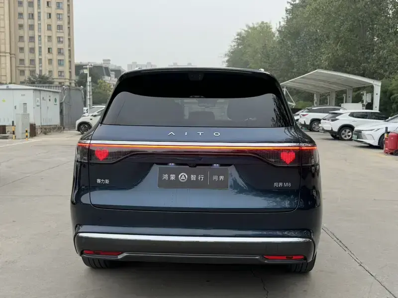 2025 Aito M8 с пробегом 25 000 км