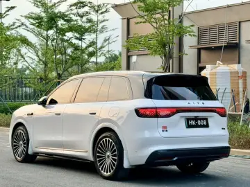 2025 Aito M8 с пробегом 48 000 км