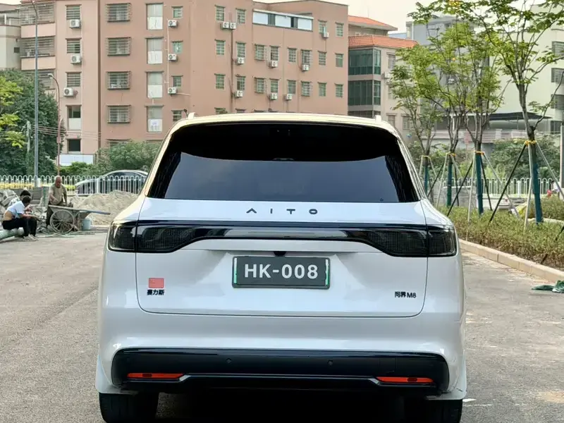 2025 Aito M8 с пробегом 48 000 км