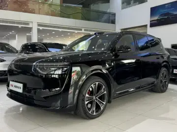 2025 Aito M8 с пробегом 17 000 км