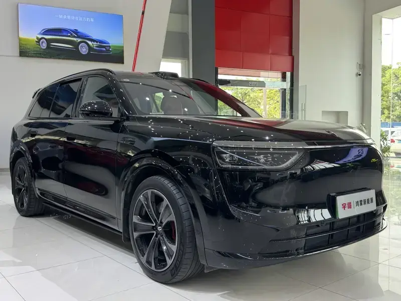 2025 Aito M8 с пробегом 17 000 км
