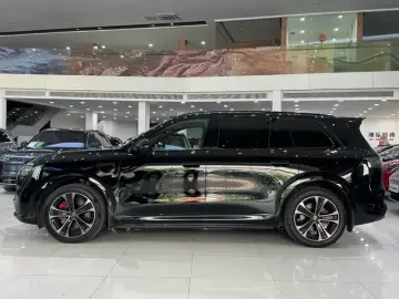 2025 Aito M8 с пробегом 17 000 км