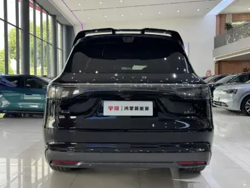2025 Aito M8 с пробегом 17 000 км