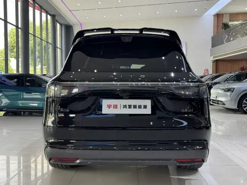 2025 Aito M8 с пробегом 17 000 км