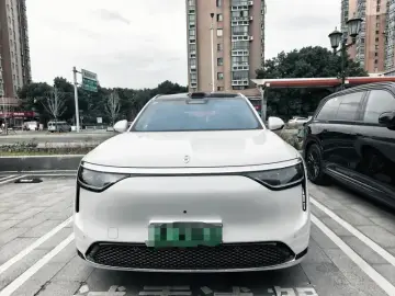2025 Aito M8 с пробегом 15 000 км