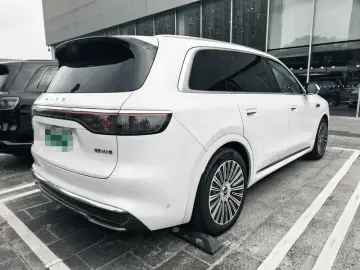 2025 Aito M8 с пробегом 15 000 км