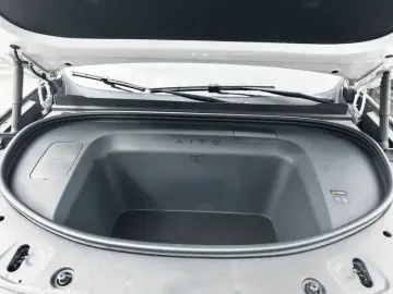 2025 Aito M8 с пробегом 15 000 км