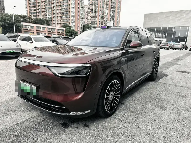 2025 Aito M8 с пробегом 33 000 км