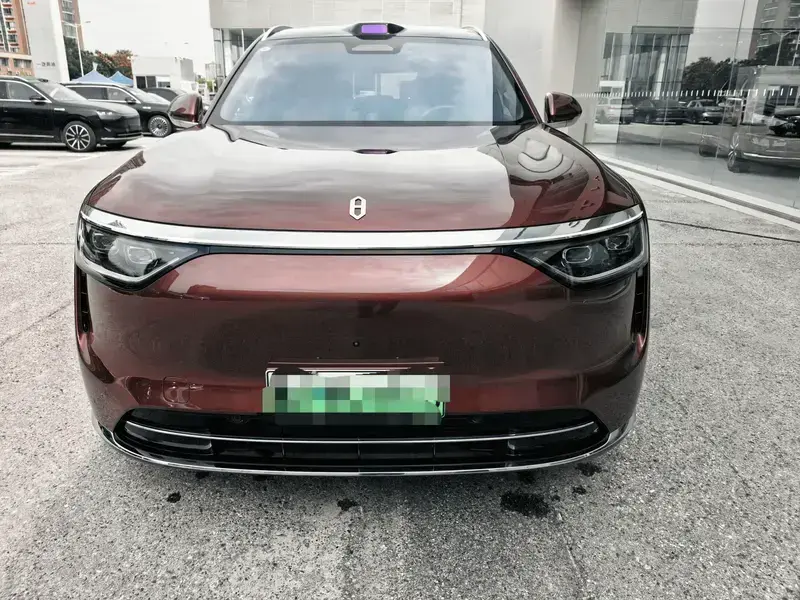 2025 Aito M8 с пробегом 33 000 км