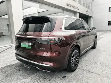 2025 Aito M8 с пробегом 33 000 км