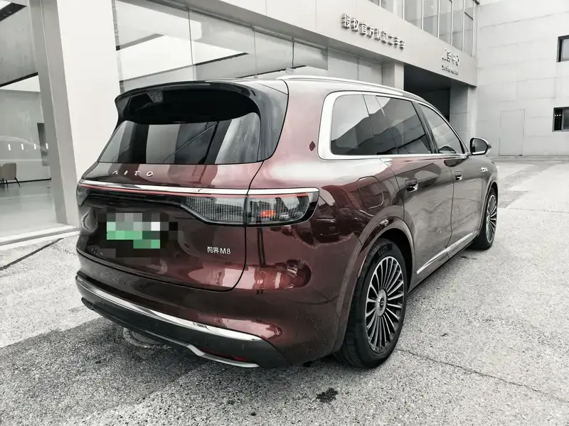 2025 Aito M8 с пробегом 33 000 км