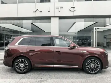 2025 Aito M8 с пробегом 33 000 км