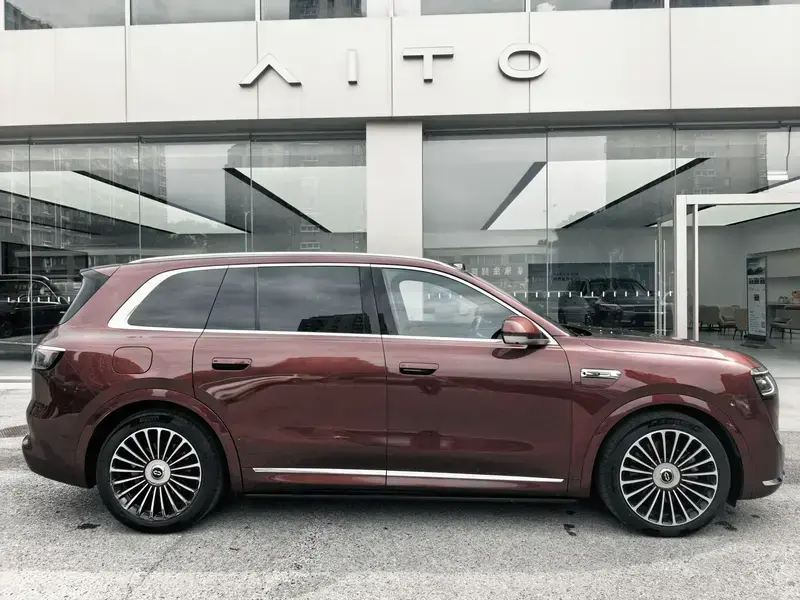2025 Aito M8 с пробегом 33 000 км