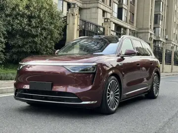 2025 Aito M8 с пробегом 16 000 км