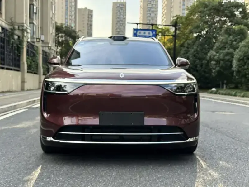 2025 Aito M8 с пробегом 16 000 км