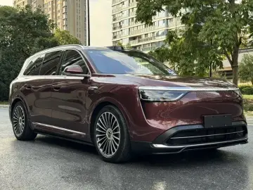 2025 Aito M8 с пробегом 16 000 км